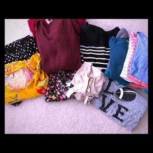 ✅ SOLD Maternity Tops Bundle